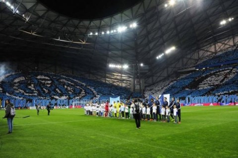 2015-04-06-stade-velodrome-psg-supporters-tifo
