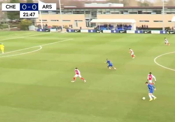 Une image contenant herbe, plein air, gazon synthétique, terrain de jeux

Le contenu généré par l’IA peut être incorrect.