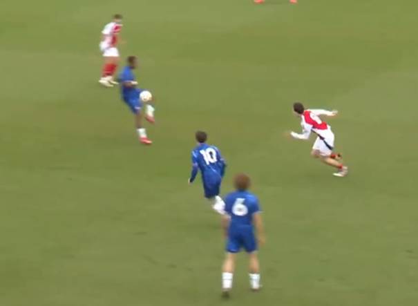 Une image contenant herbe, plein air, personne, sport

Le contenu généré par l’IA peut être incorrect.