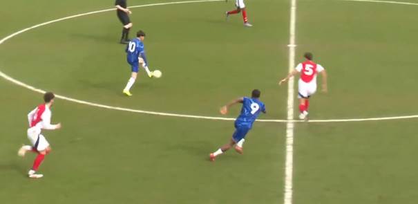 Une image contenant herbe, compétition sportive, personne, joueur de foot

Le contenu généré par l’IA peut être incorrect.