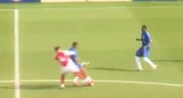 Une image contenant sport, compétition sportive, personne, herbe

Le contenu généré par l’IA peut être incorrect.