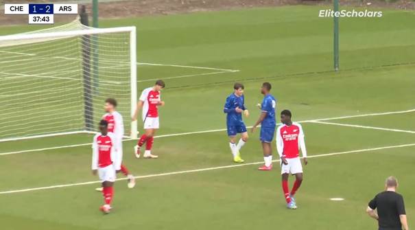 Une image contenant herbe, compétition sportive, sport, personne

Le contenu généré par l’IA peut être incorrect.