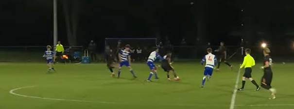 Une image contenant herbe, plein air, sport d’équipe, compétition sportive

Le contenu généré par l’IA peut être incorrect.