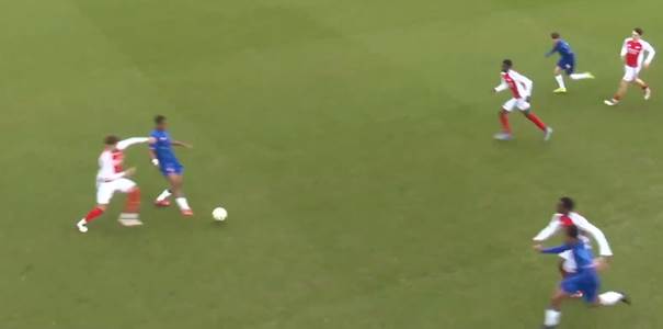 Une image contenant herbe, joueur de foot, plein air, compétition sportive

Le contenu généré par l’IA peut être incorrect.